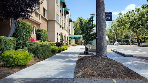 Image of Carlton Senior Living San Leandro (4)
